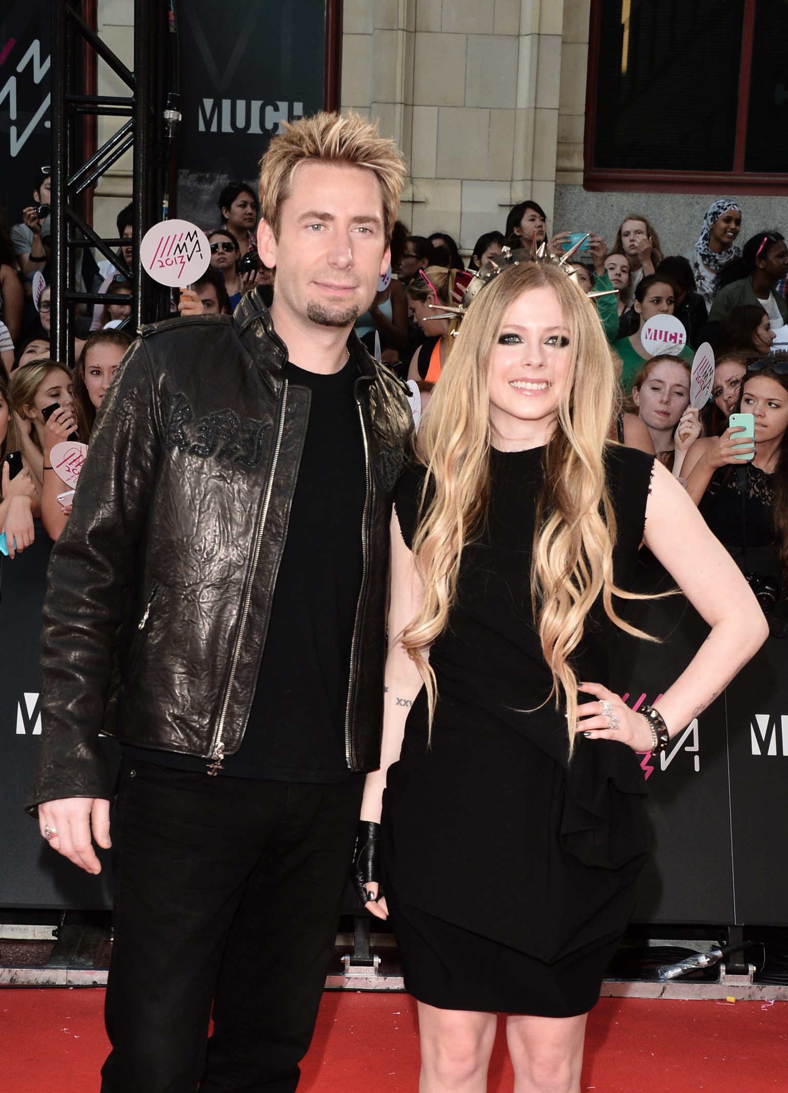 Avril Lavigne Wedding Newlywed Honeymoons In Italy With Husband Chad 