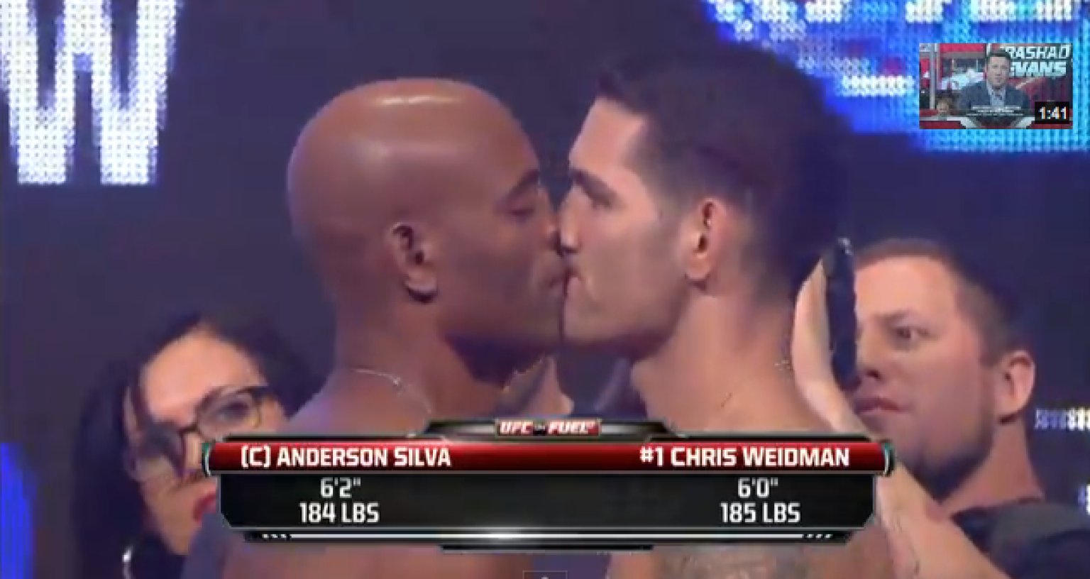 Anderson Silva And Chris Weidman Ufc Fighters Share Kiss At Weigh In Video Huffpost 5178