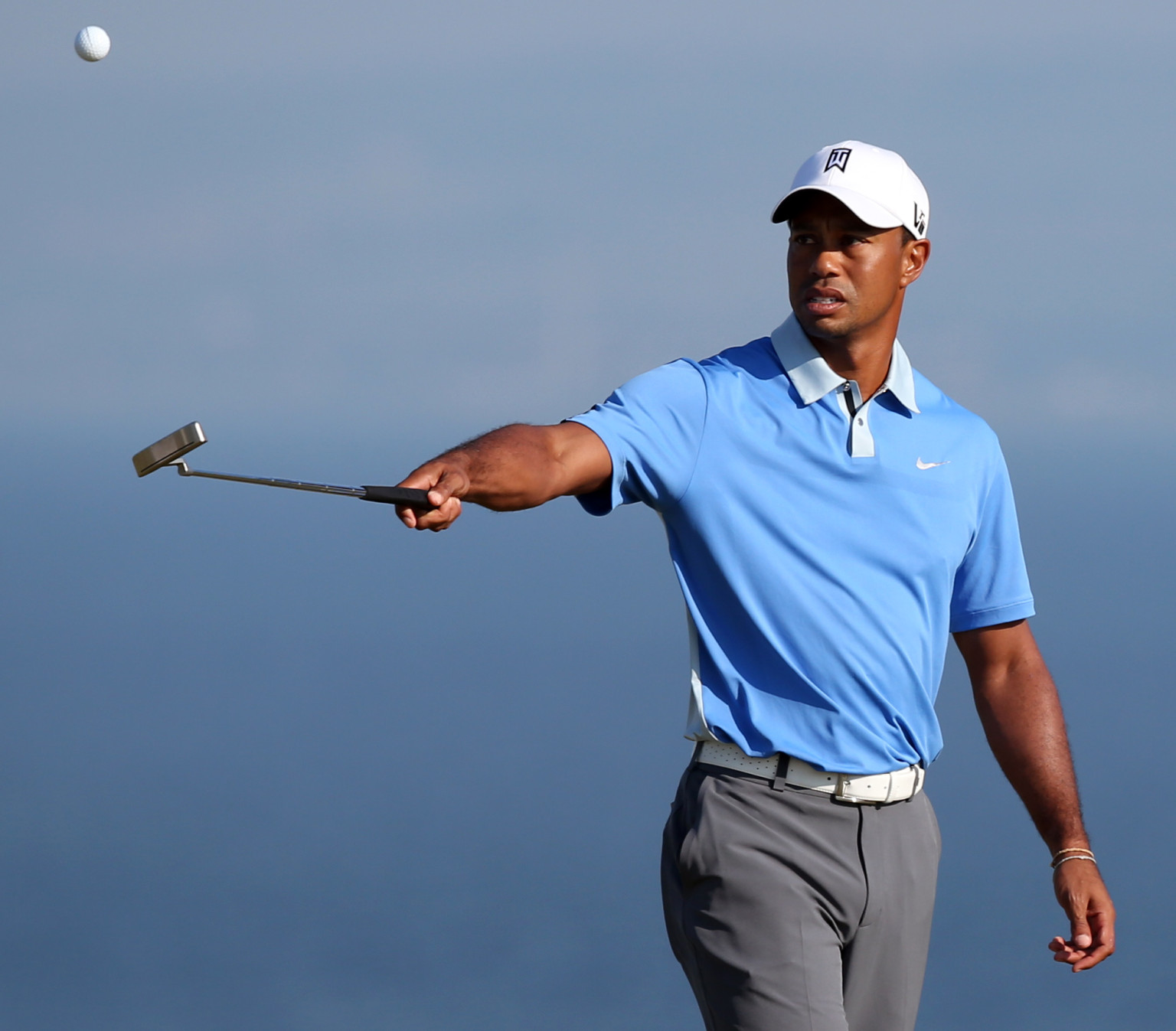Tiger Woods Nike Sign New Endorsement Deal Huffpost