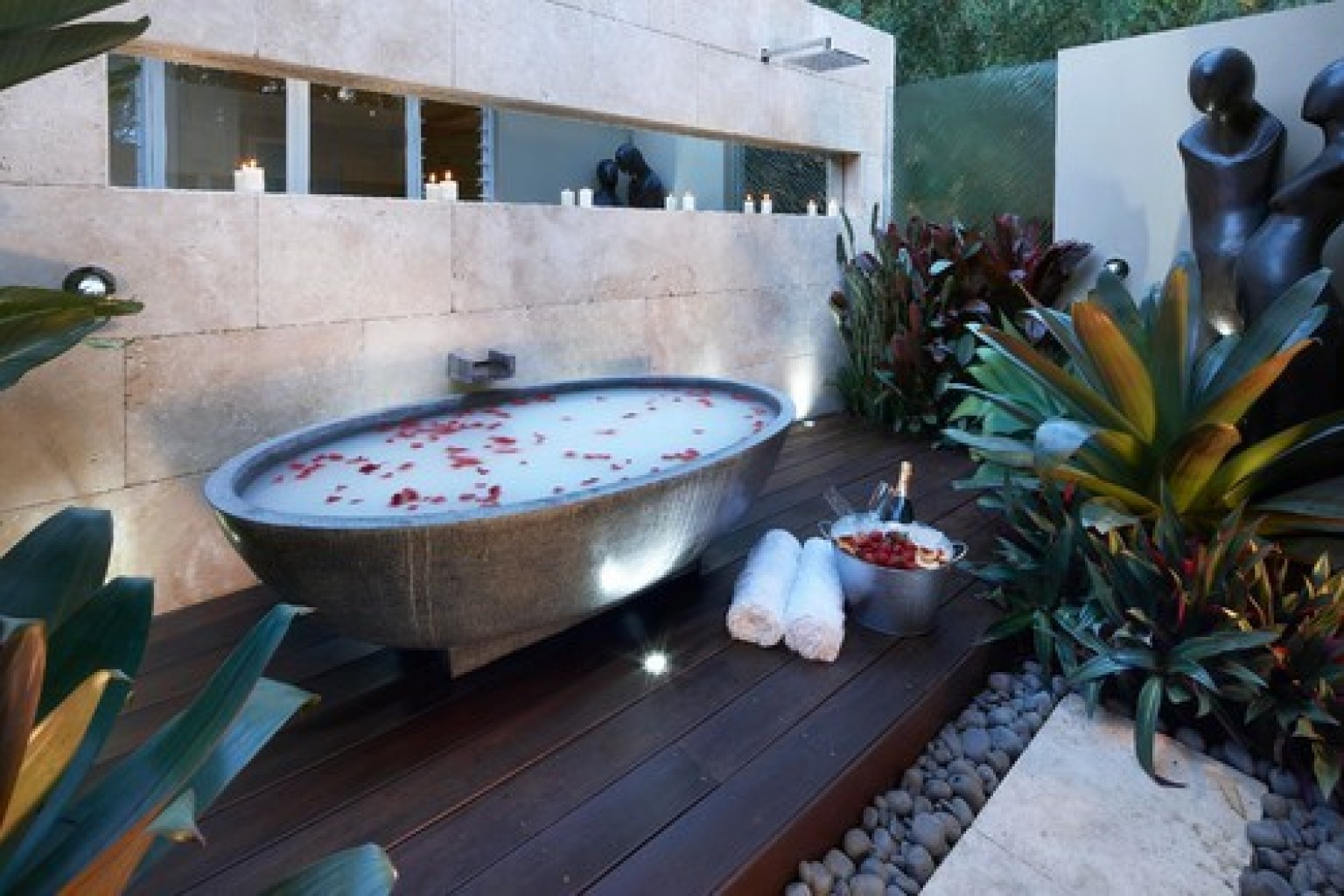 o OUTDOOR BATHTUBS facebook