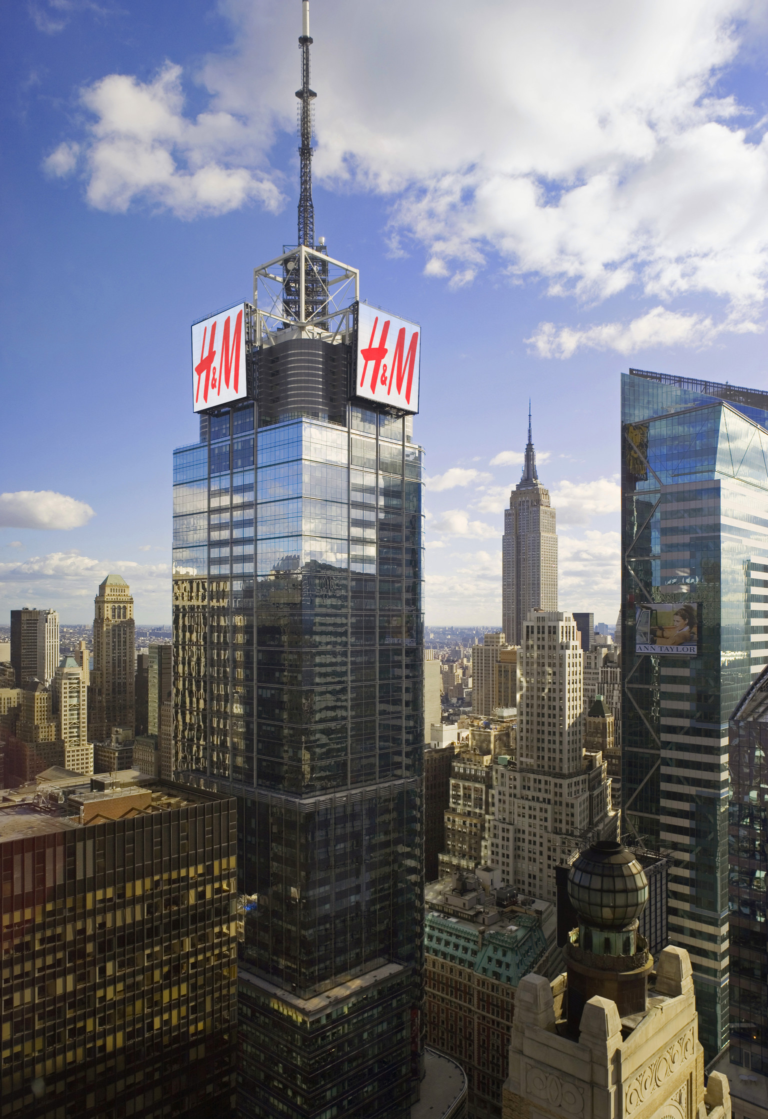 H&M Signs Atop 4 Times Square To Change New York City Skyline | HuffPost