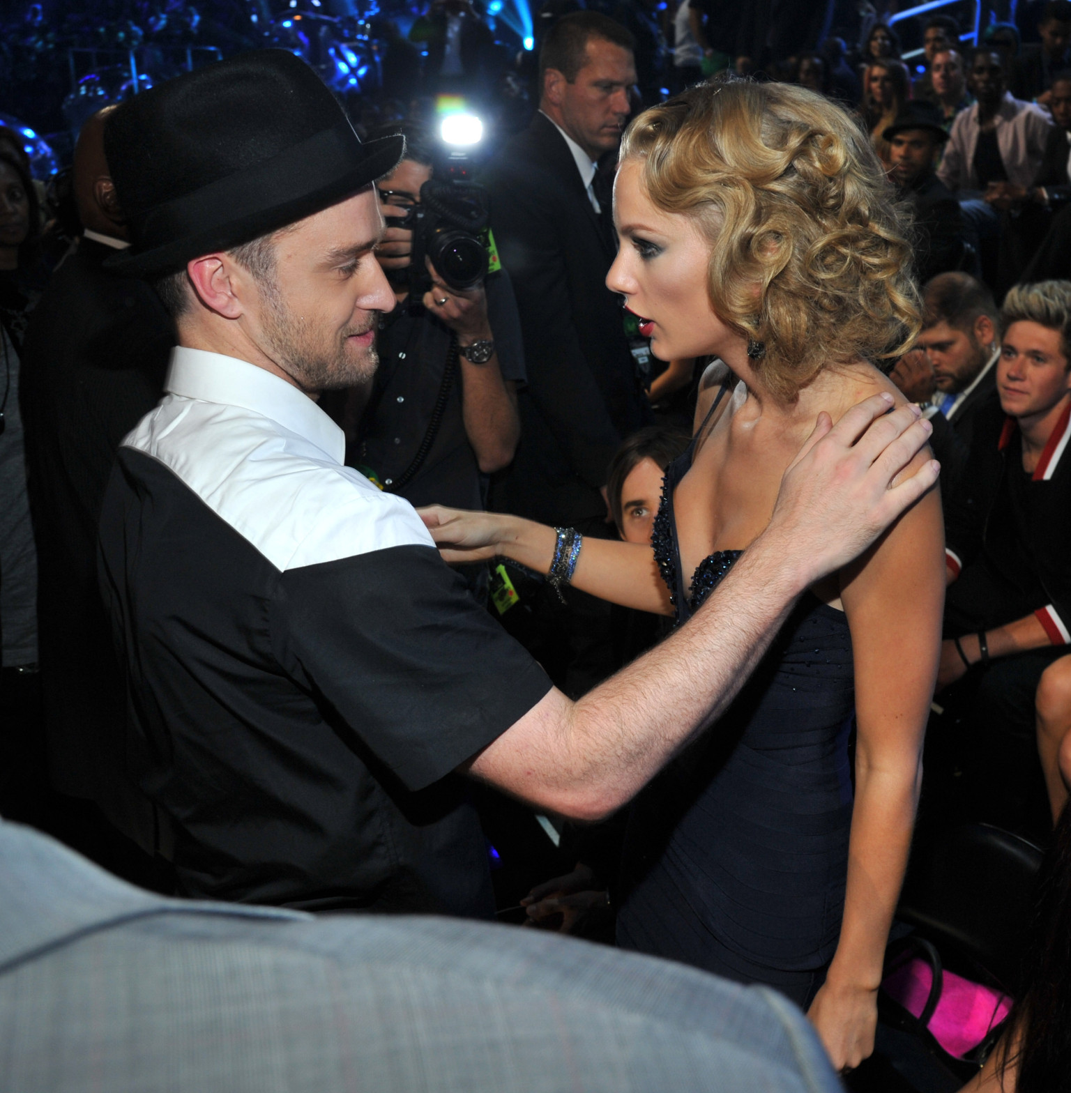 Taylor Swift And Justin Timberlake Share An Intimate Vma Moment Are Definitely Not Dating