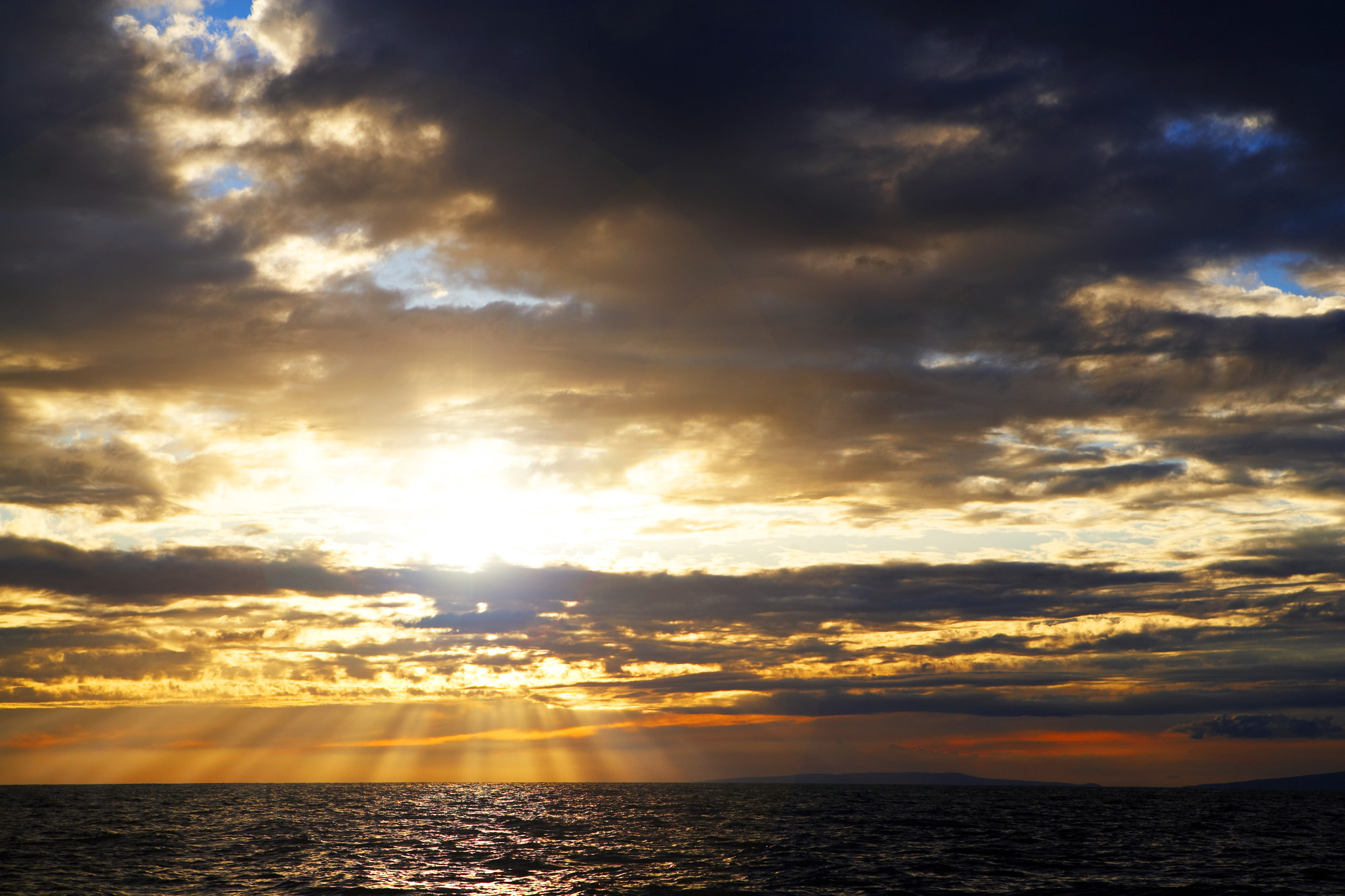 Sunchaser Time-Lapse Video Shows Beautiful & Playful Hawaii Clouds ...