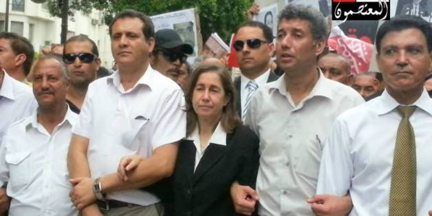 Les partis du Front du salut national manifestent devant le ministère de l'Intérieur à la suite de la fuite de documents informant des menaces qui pesaient sur Mohamed Brahmi avant son assassinat