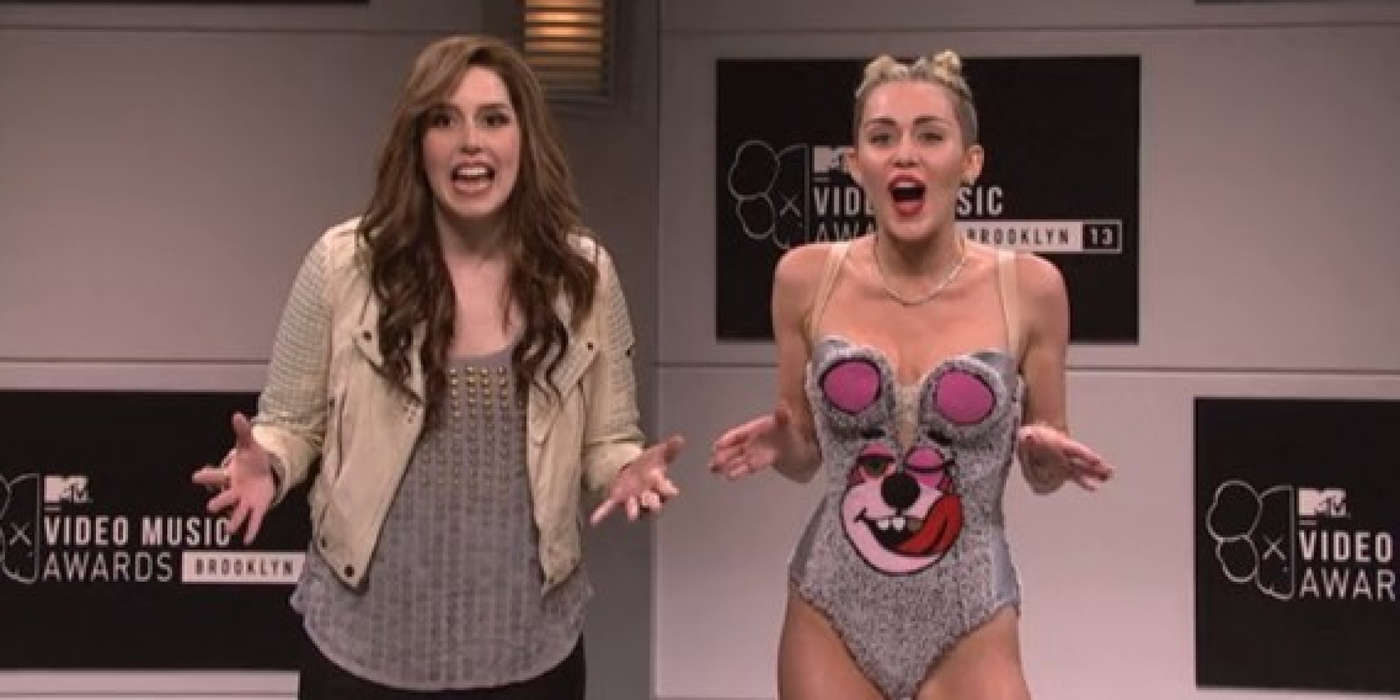 'SNL' Scorecard Miley Cyrus Made a Lot Of References To Miley Cyrus
