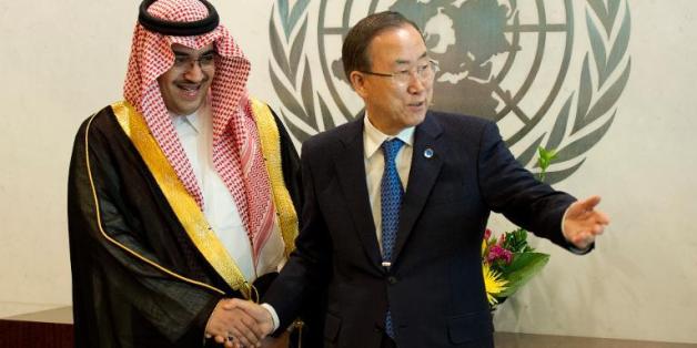 Le prince Nawaf Faisal Fahd Abdulaziz, d'Arabie Saoudite, avec le secrétaire général des Nations-Unies Ban Ki-Moon. New York , 6 juin 2013