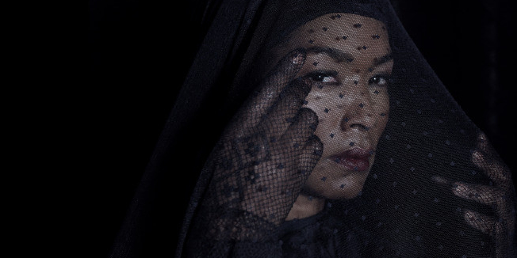 Angela Bassett On American Horror Story Coven Im A Scaredy Cat