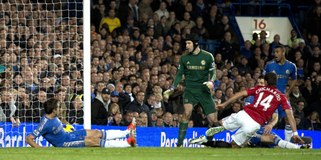 Manchester United's Mexican striker Javier Hernandez (R) scores their third goal during the English Premier League football match between Chelsea and Manchester United at Stamford Bridge in London, on October 28, 2012. AFP PHOTO/ADRIAN DENNISRESTRICTED TO EDITORIAL USE. No use with unauthorized audio, video, data, fixture lists, club/league logos or ?live? services. Online in-match use limited to 45 images, no video emulation. No use in betting, games or single club/league/player publications.