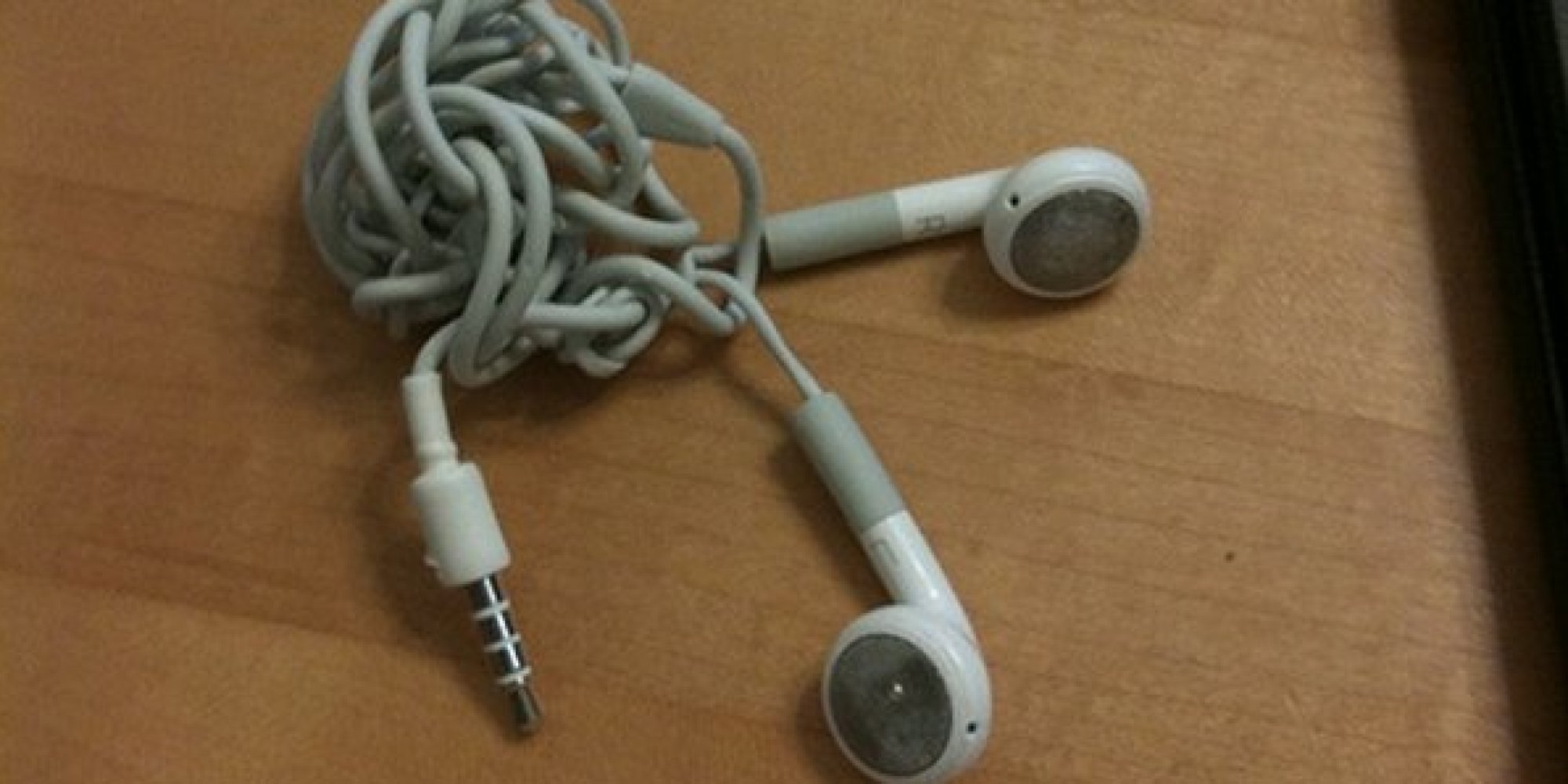 One Trick To Ensure You Never Have Tangled iPod Headphones Again | HuffPost