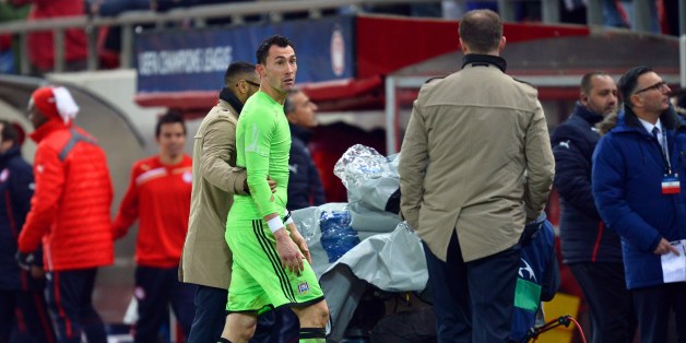 Anderlecht's goalkeeper Silvio Proto is given a red card from referee Wolfang Stark during an UEFA Champions League group C football match between Olympiakos and Anderlecht at the Karaiskaki stadium in Athens on December 10, 2013. AFP PHOTO / ARIS MESSINIS (Photo credit should read ARIS MESSINIS/AFP/Getty Images)