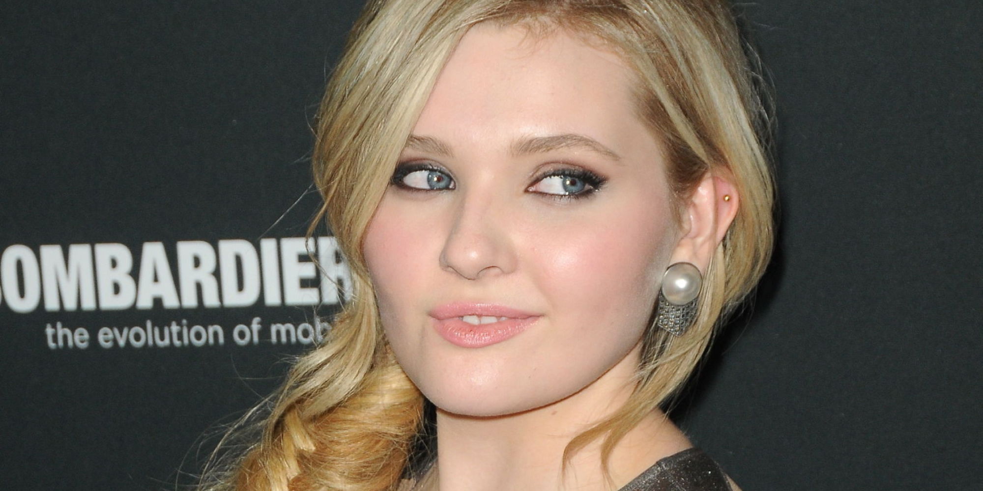 Abigail Breslin Is Gorgeous In Sheer Striped Dress At August Osage County Premiere Huffpost 3856