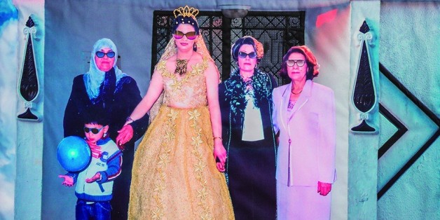 L'exposition "Chbabek wa 3teb" d'Aïcha Filali s'amuse à décortiquer les clichés de la cérémonie de mariage.
