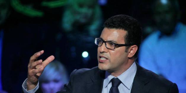 Les articles 1 et 2 adoptés... Polémique sur leur interprétation: Furieux, Mongi Rahoui hurle et lève les bras, jusqu'à la suspension de la séance.