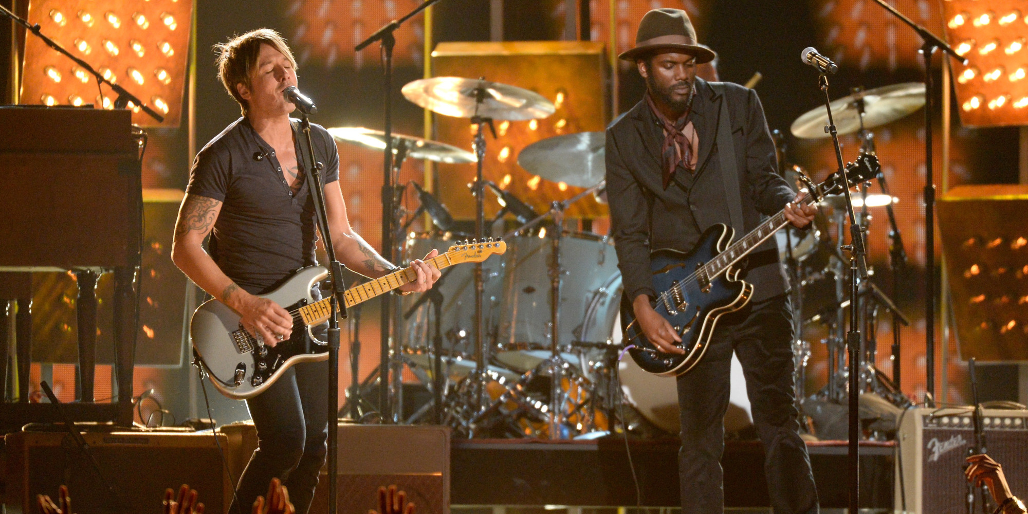 Keith Urban Grammys Performance Country Star Sings �Cop