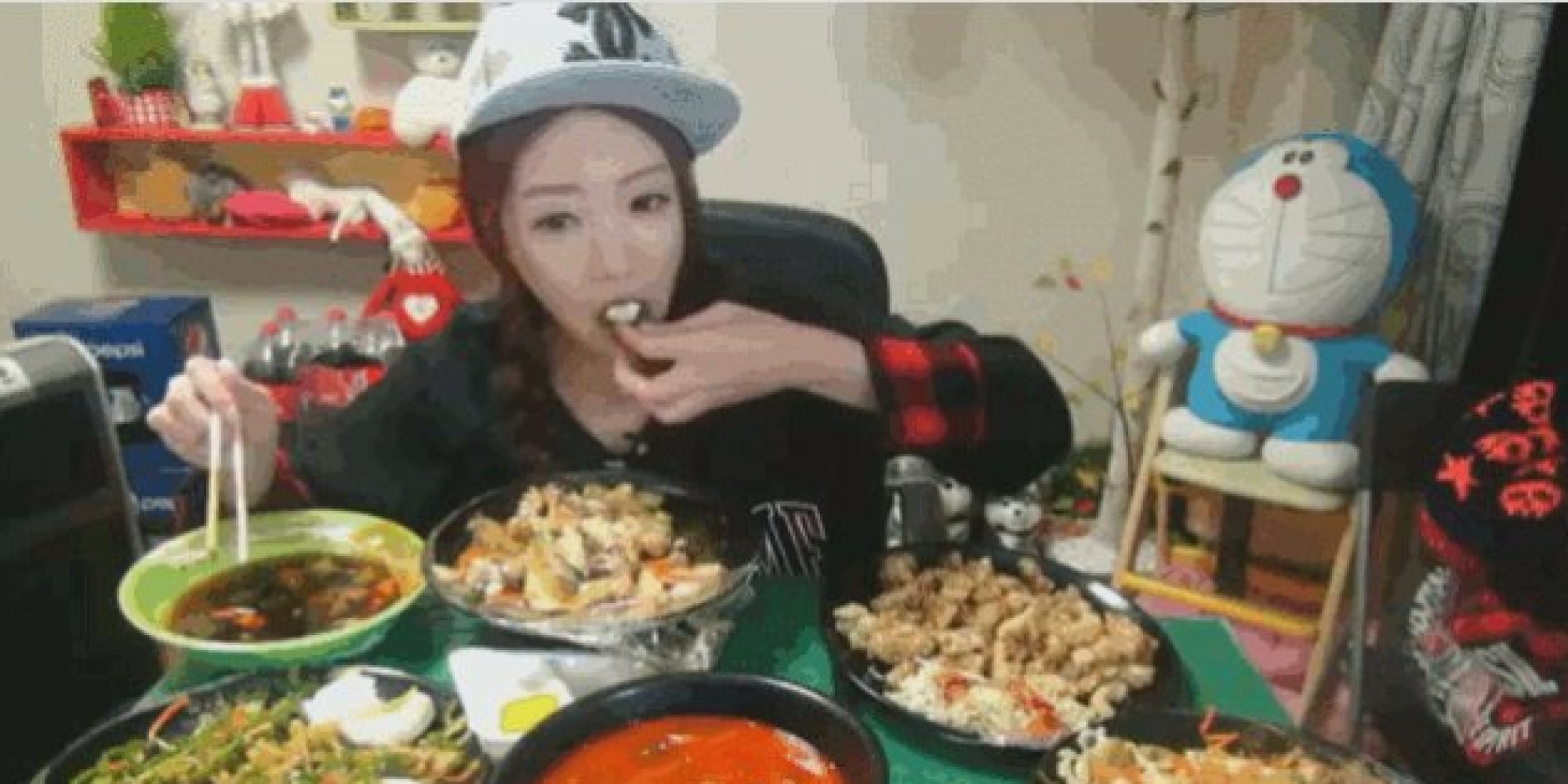 This Woman Makes 9000 A Month Eating In Front Of A Webcam Huffpost