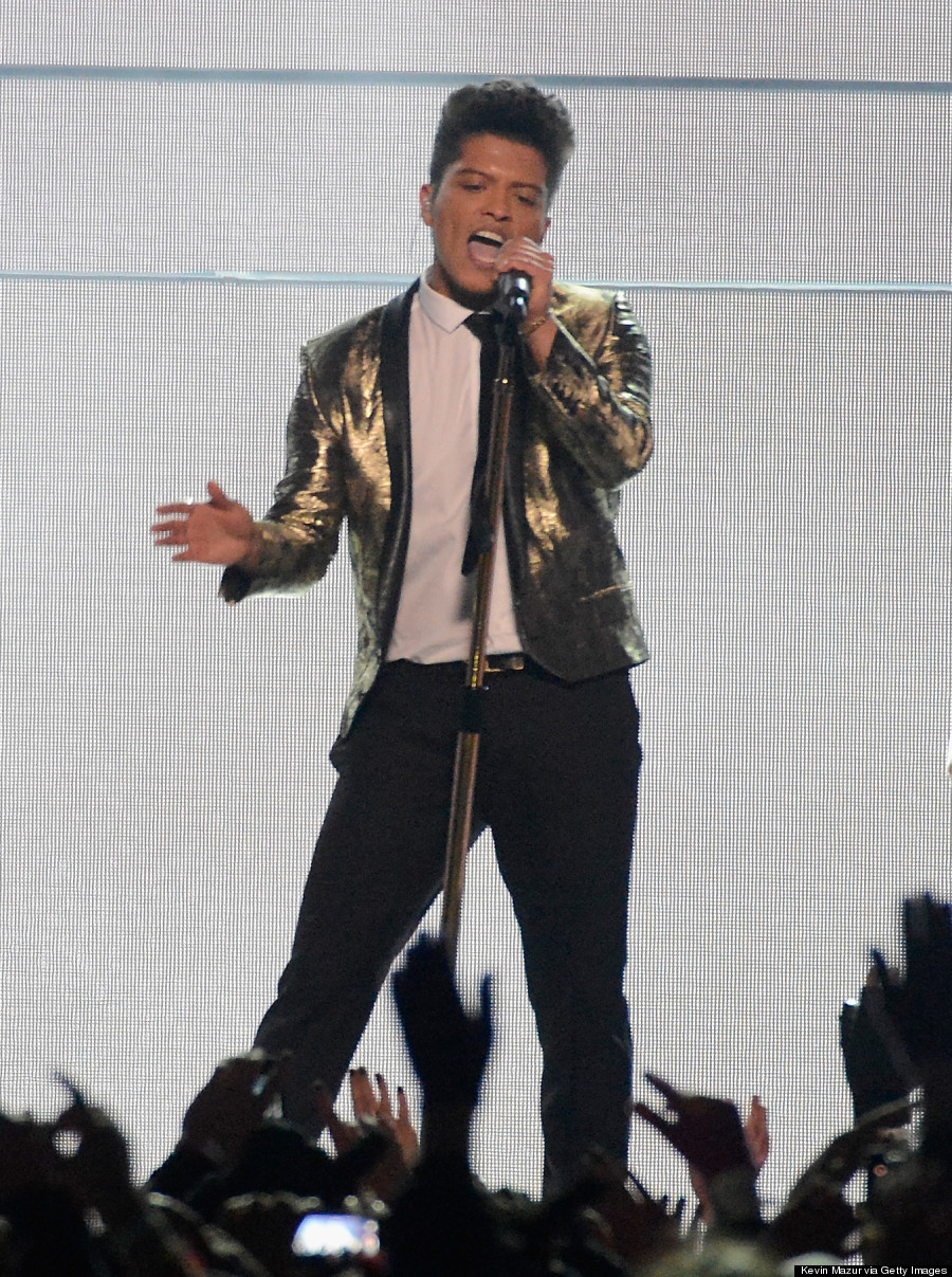 Bruno Mars Super Bowl Halftime Outfit Channels Justin Bieber Photos