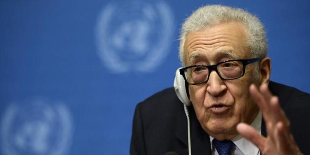 Le médiateur de l'ONU, Lakhdar Brahimi face à la presse le 15 février 2014 à Genève