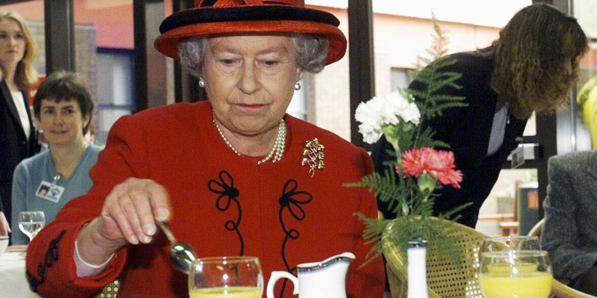 7 Crazy Reasons You Should Be Intimidated To Eat With Queen Elizabeth