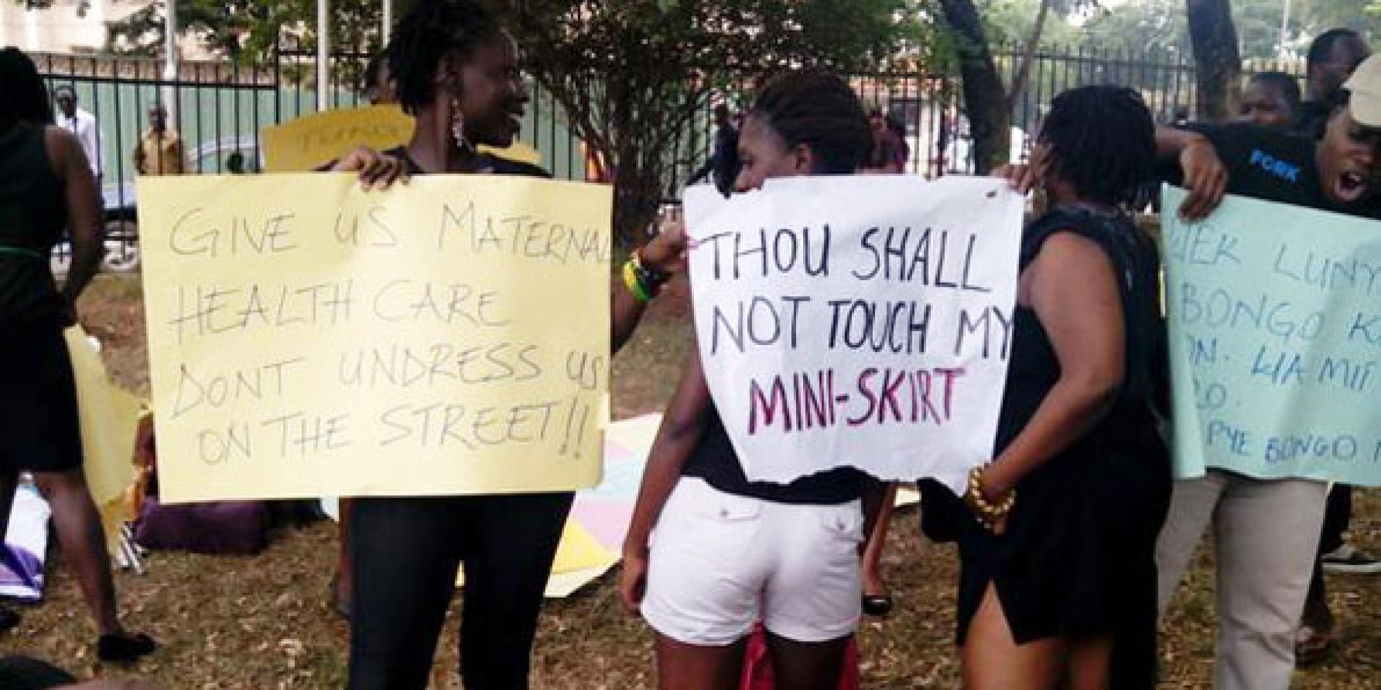 Uganda miniskirt ban: Police stop protest march - BBC News
