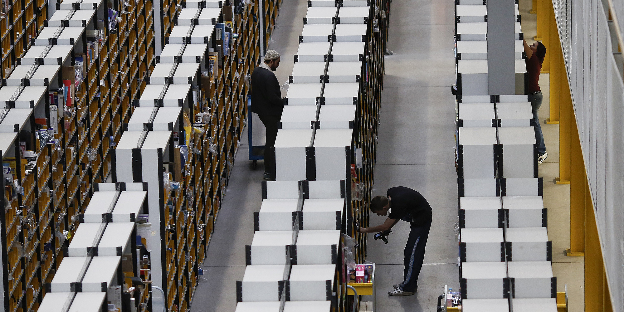 Amazon Warehouse Workers Barely Have Time To Eat Lunch Lawsuit HuffPost