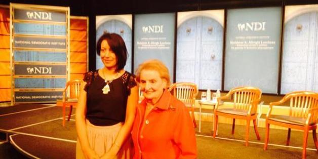 La présidente de l'association "Aswat Nissa", Ikram Ben Said en compagnie de Madeleine K. Albright lors de la réception de son prix "Madeleine K. Albright Award" à Washington le lundi 19 mai 2014
