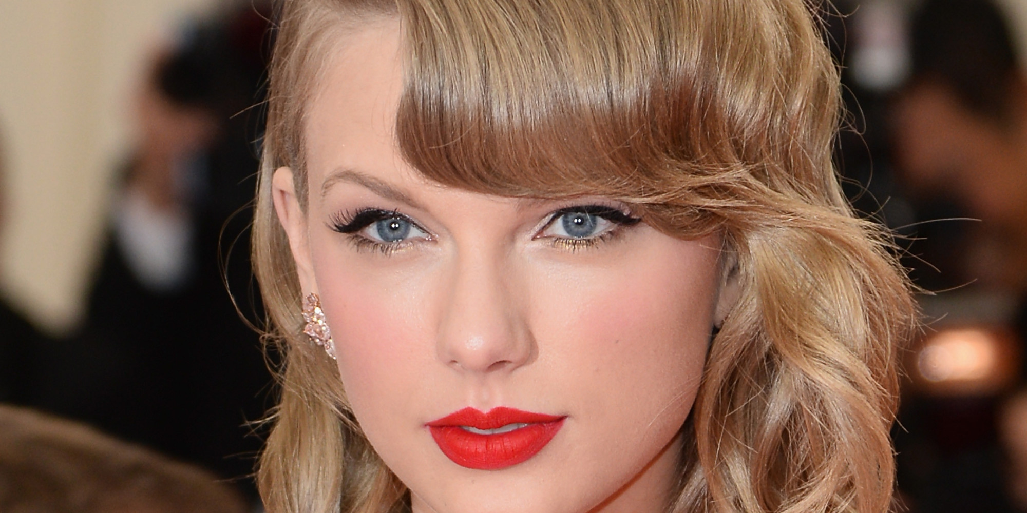 Taylor Swift On Red Lipstick: 'I Just Think My Face Looks Worse Without ...