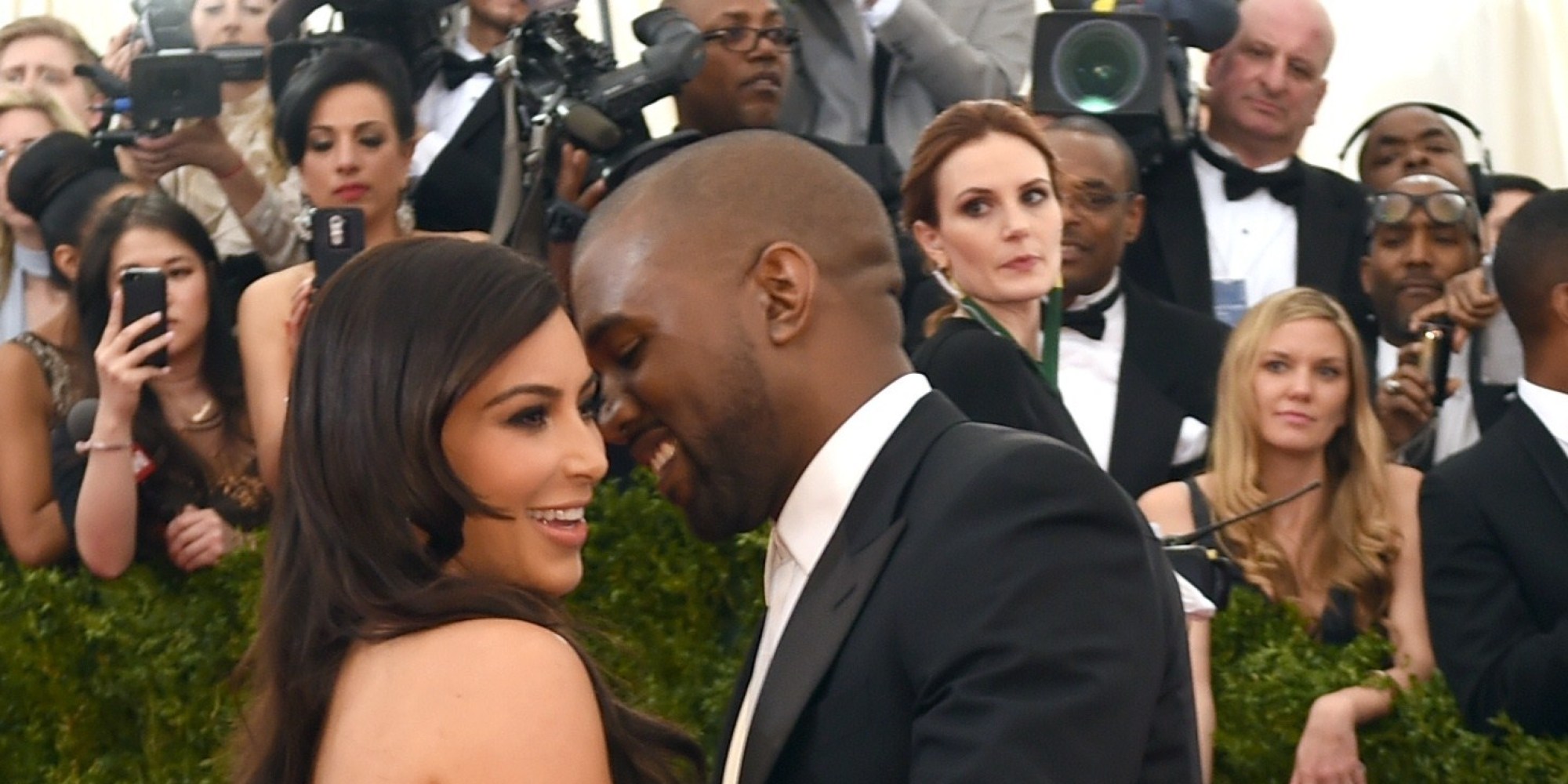 Kim Kardashian Kanye West Are Married In Over The Top Wedding In Florence Updated Huffpost 