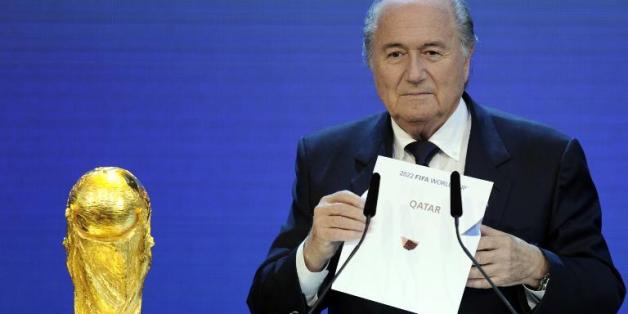 Le président de la FIFA Sepp Blatter annonçant le choix du Qatar pour organiser le Mondial en 2022, le 2 décembre 2010 à Zurich