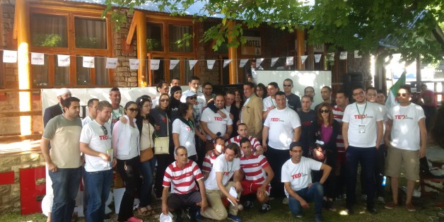 Photo de famille des organisateurs de l'événement (AIESEC Blida et HSBC) et des intervenants
