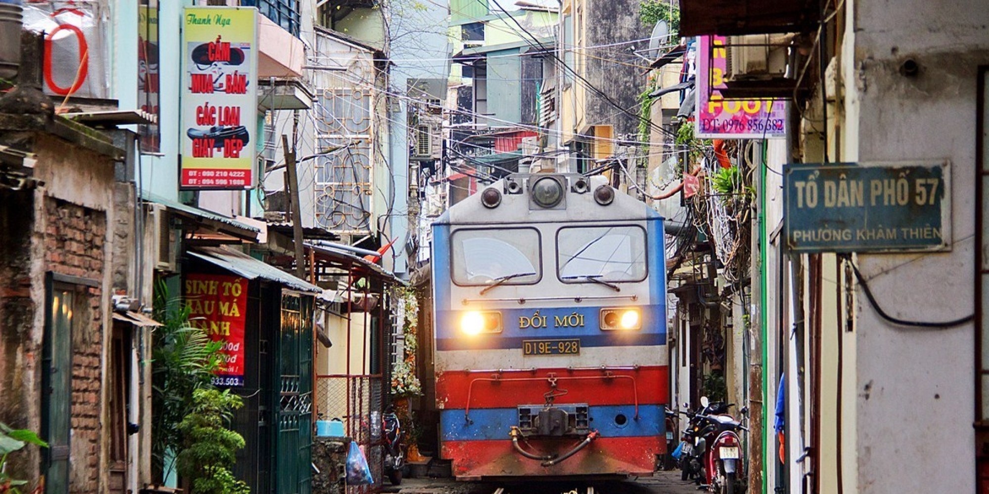 The Hanoi Street That Has A Train Track Through It | HuffPost