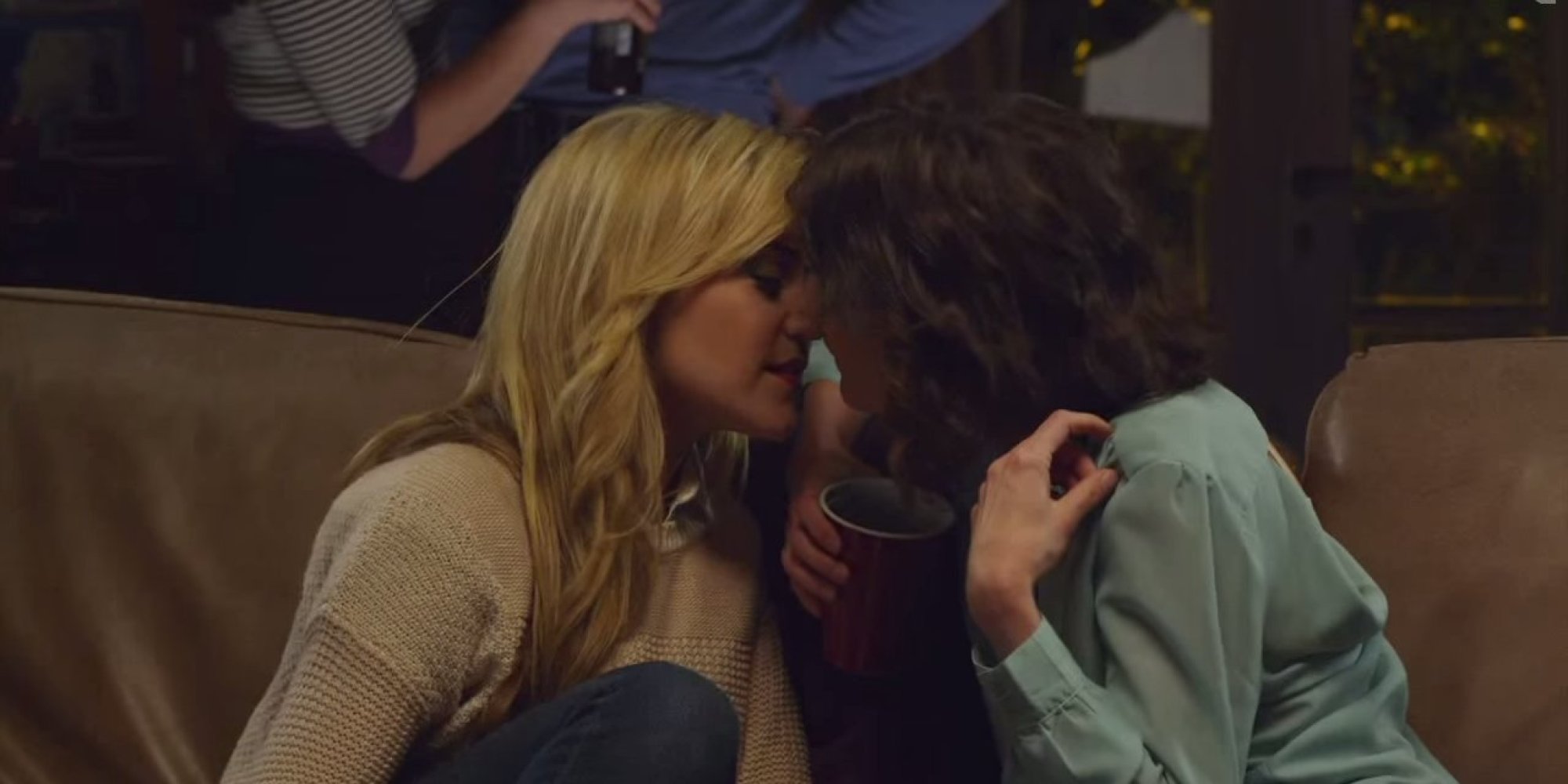 Lesbian Kiss Clip 41