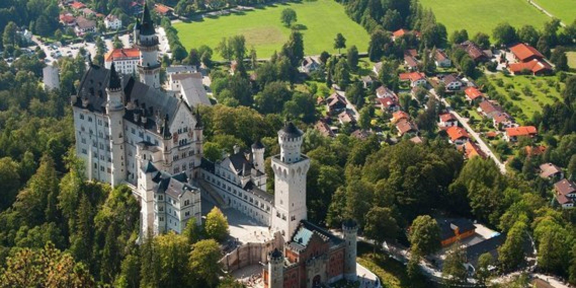 The World's 10 Best Castles | HuffPost : An incredible picture capturing a beautiful landscape. The tones are bold and combination ideally. Its arrangement is wonderful, with the features are extremely sharp.