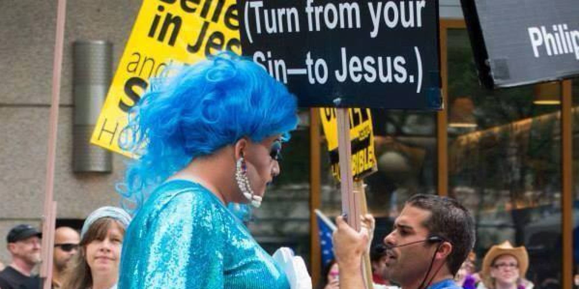 Mama Tits Drag Queen Shuts Down Anti Gay Protesters At Seattle Pride Parade Huffpost