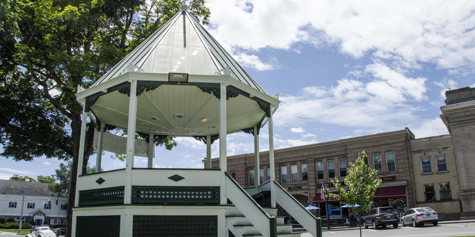 'Gilmore Girls' Setting, Stars Hollow, Comes To Life In These