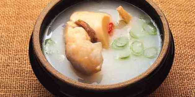 여름철 보양식의 대표인 삼계탕