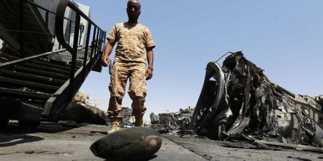 Sur le tarmac de l'aéroport de Tripoli, après les affrontements