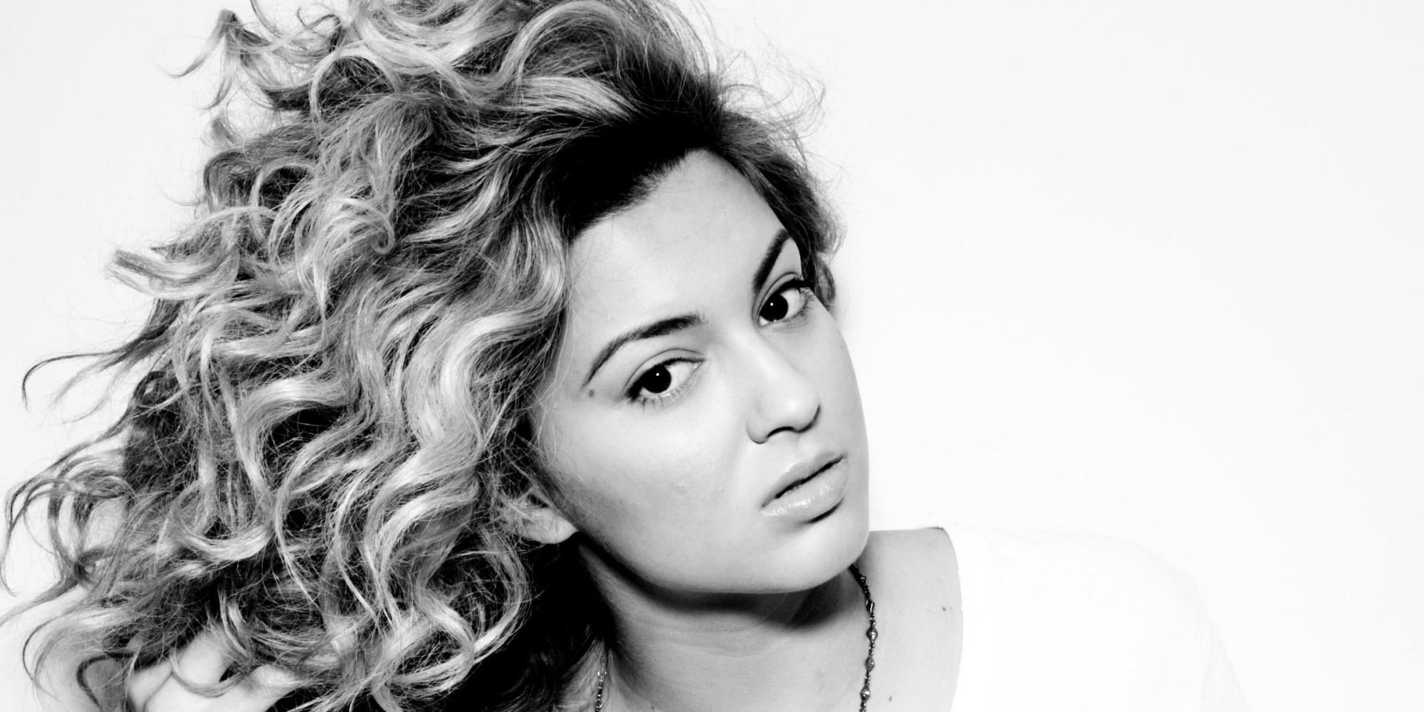 Tori Kelly Premieres Silent Video From The Giver Soundtrack Huffpost