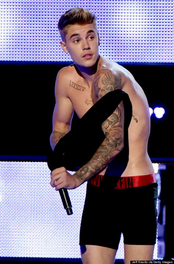 Justin Bieber Strips To His Calvin Klein Underwear Shows Off Toned Body During Fashion Rocks
