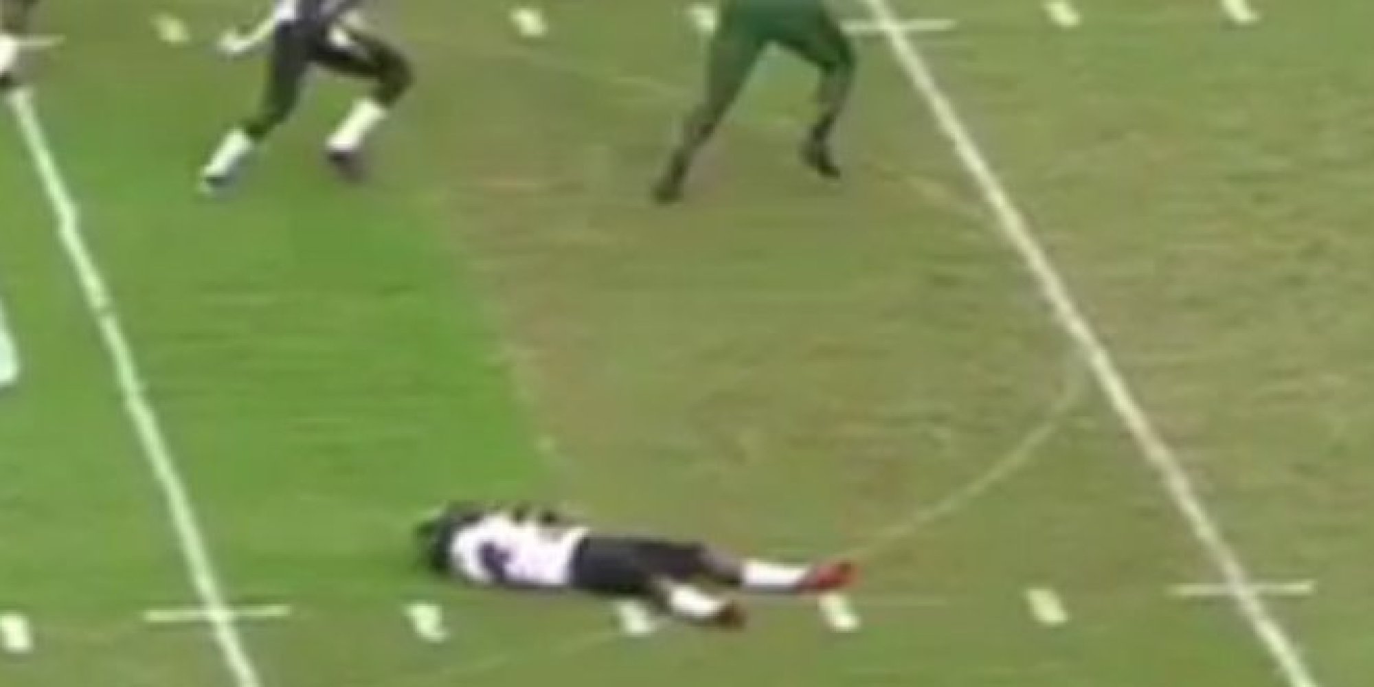 Football Player Plays Dead During Fake Punt, No One Notices | HuffPost