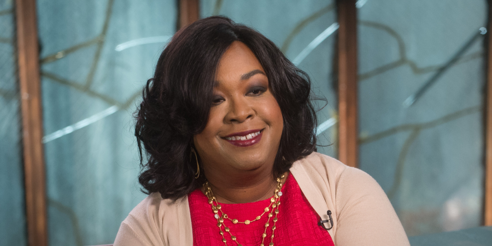 Shonda Rhimes Takes Down Ny Times Critic Who Called Her An Angry Black Woman Huffpost
