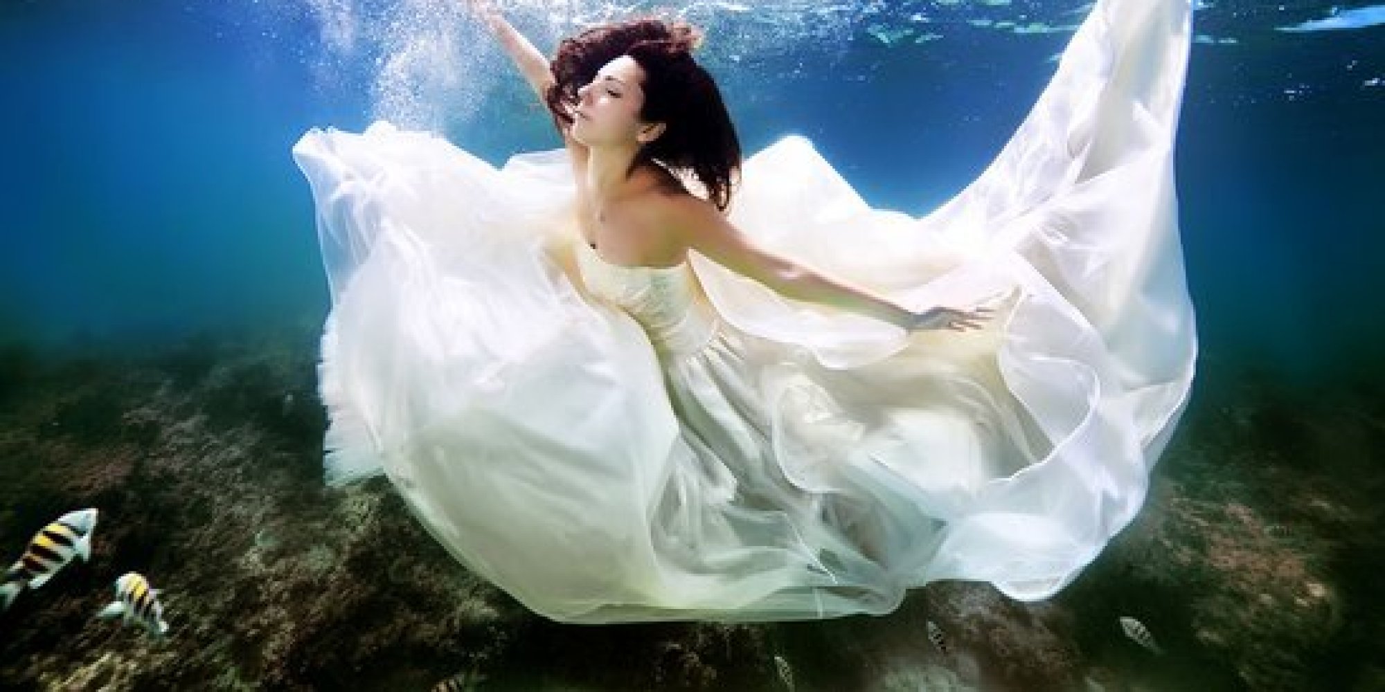 Brides Literally Take The Plunge For Stunning Underwater Portraits