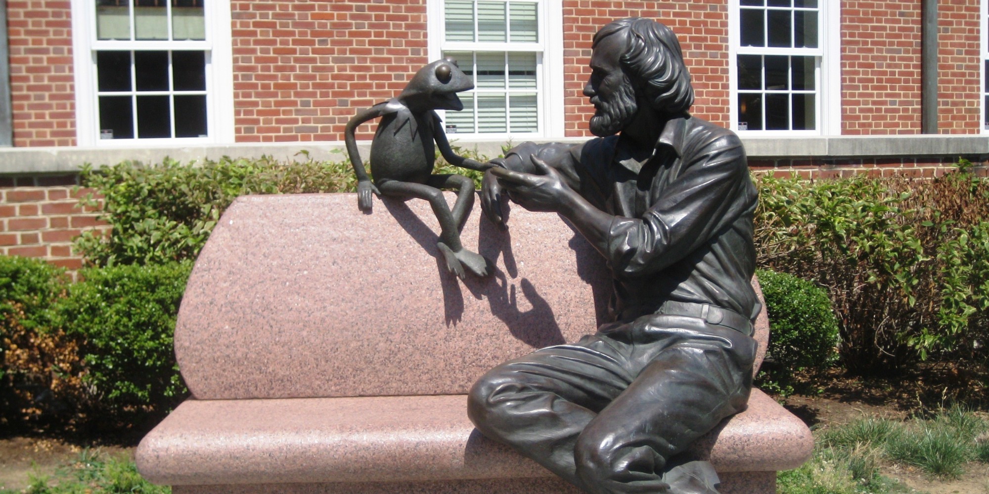 The Most Loved Statues On College Campuses Huffpost 9739