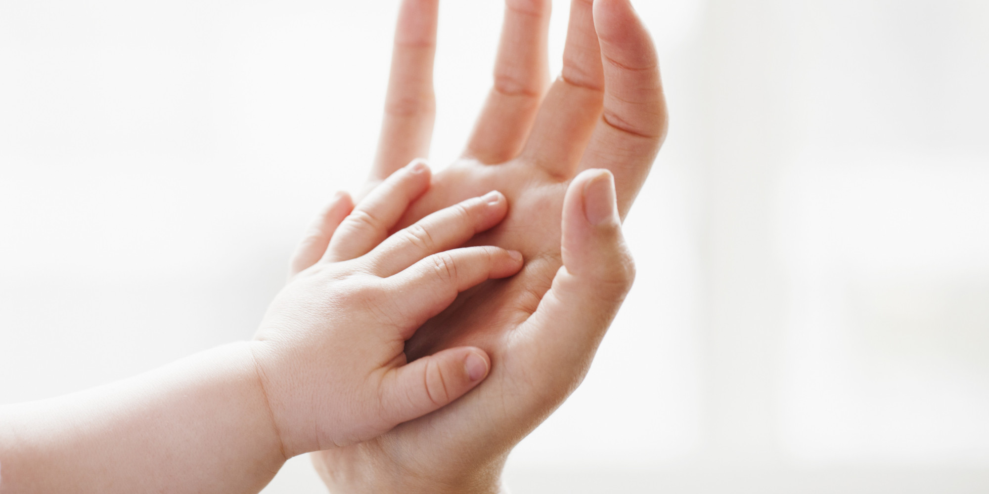 Детская и взрослая рука