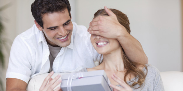 14 perfekte Geschenke, die Männer ihrer besseren Hälfte gemacht haben 14 perfekte Geschenke, die Männer ihrer besseren Hälfte gemacht haben