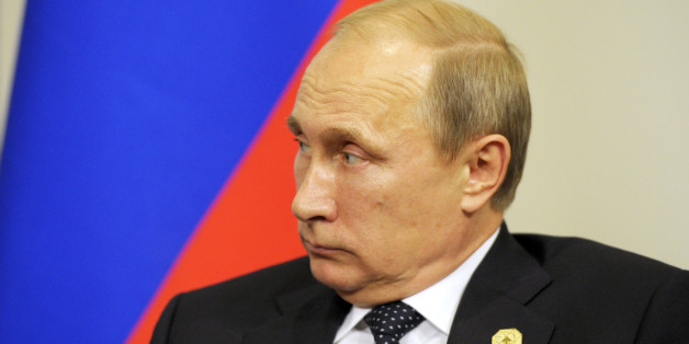 Russia's President Vladimir Putin looks over at the French president during their bilateral meeting on the sidelines of the G20 Summit in Brisbane, Australia, Saturday, Nov. 15, 2014. (AP Photo/Alain Jocard, Pool)