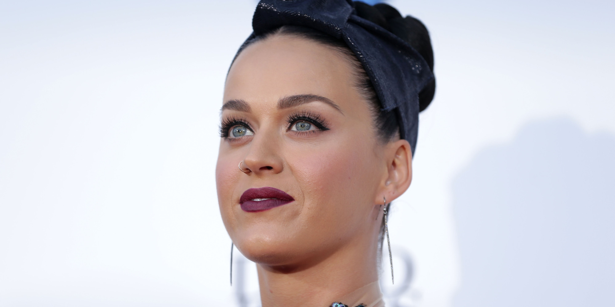 Katy Perry Rocks A Matching Crop Top And Skirt On The Red Carpet 