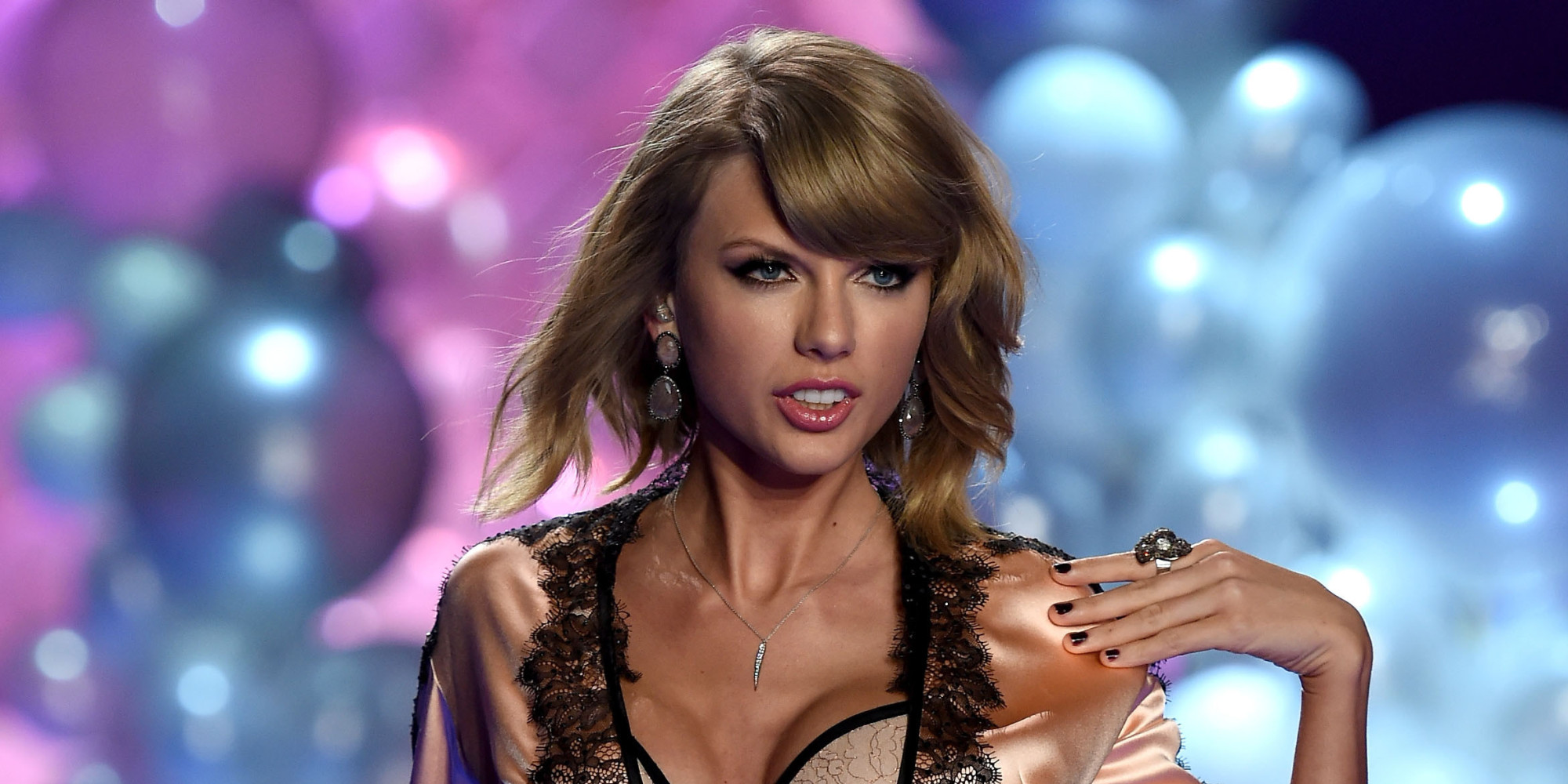 Taylor Swift Slips On Some Silky Lingerie For The Victorias Secret