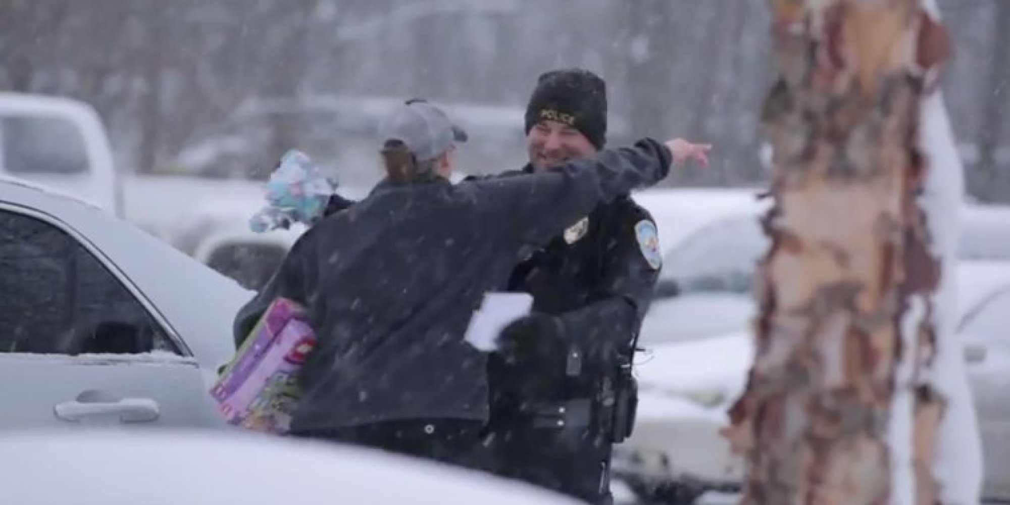 these drivers thought they were getting tickets instead police gave them christmas gifts huffpost - Christmas Gifts For Police Officers these drivers thought they were getting tickets instead police gave them christmas gifts huffpost - Christmas Gifts For Police Officers