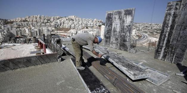 Un palestinien sur un chantier dans les colonies israéliennes de Har Homa à Jérusalem-Est, le 29 octobre 2014