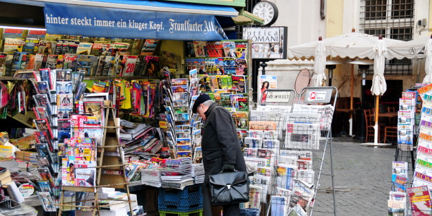 There are lots of newspaper stands all over Rome -- most of which carry a variety of foreign-language magazines and newspapers...Note: this photo was published in a Jan 15, 2009 blog article entitled "<a href="http://www.macnews.de/news/113792.html" rel="nofollow">Presseschau: Stimmen zu Steve Jobs' Auszeit</a>." It was also published in a May 13, 2009 blog titled "<a href="http://www.searchenginepeople.com/blog/seo-rocket-scientist-forgets-3-things.html" rel="nofollow">Almost an